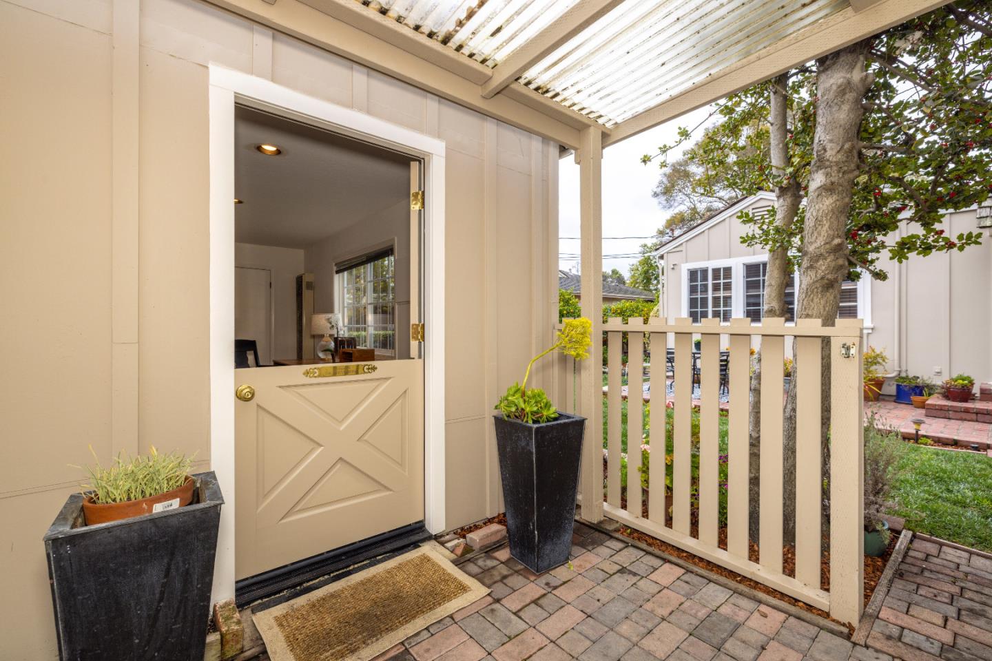 Detail Gallery Image 26 of 34 For 4107 Mackay Dr, Palo Alto,  CA 94306 - 2 Beds | 3 Baths