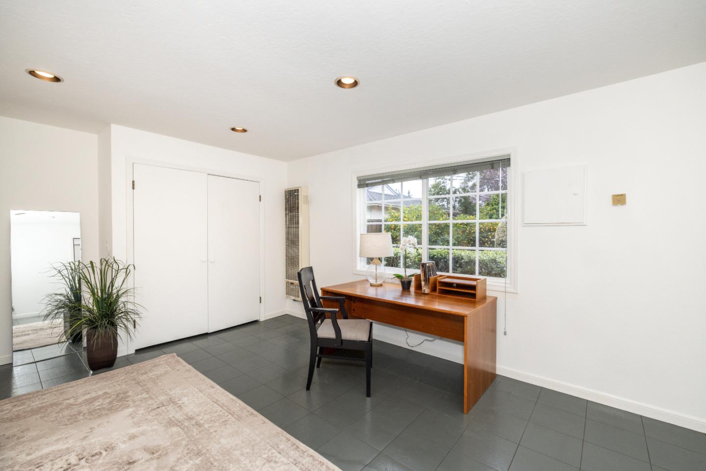 Detail Gallery Image 27 of 34 For 4107 Mackay Dr, Palo Alto,  CA 94306 - 2 Beds | 3 Baths