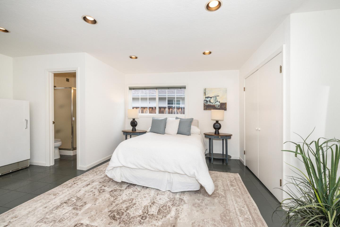 Detail Gallery Image 29 of 34 For 4107 Mackay Dr, Palo Alto,  CA 94306 - 2 Beds | 3 Baths