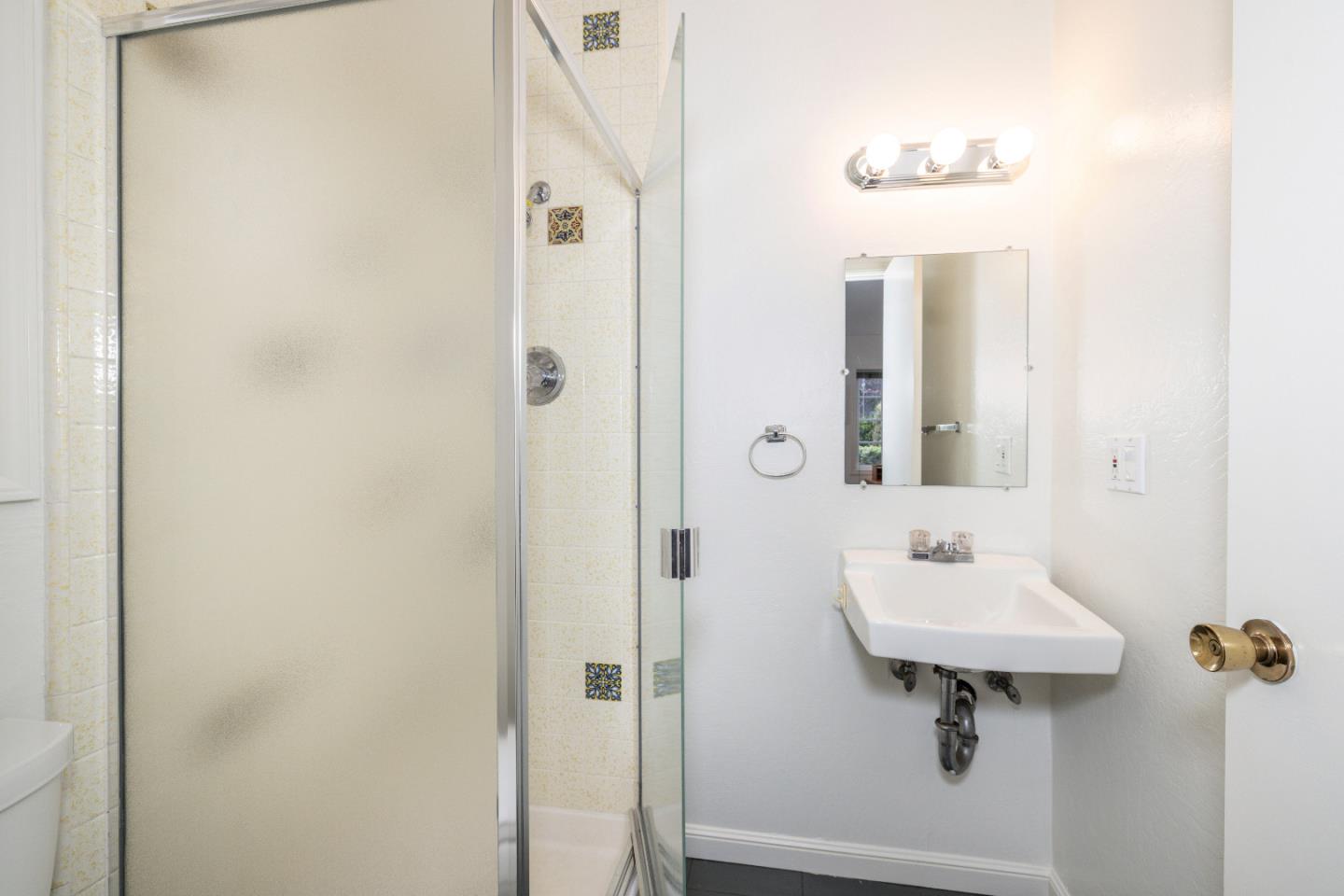 Detail Gallery Image 30 of 34 For 4107 Mackay Dr, Palo Alto,  CA 94306 - 2 Beds | 3 Baths