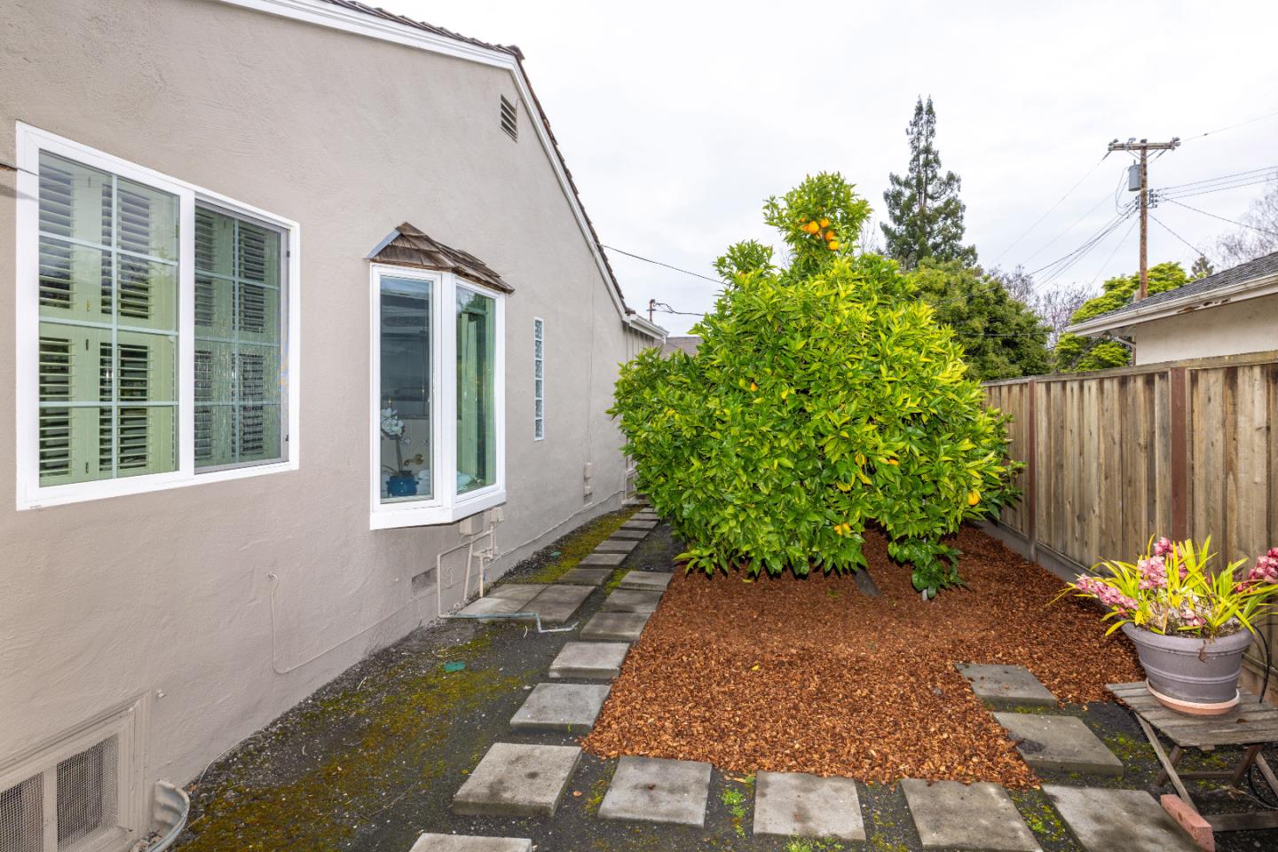 Detail Gallery Image 33 of 34 For 4107 Mackay Dr, Palo Alto,  CA 94306 - 2 Beds | 3 Baths