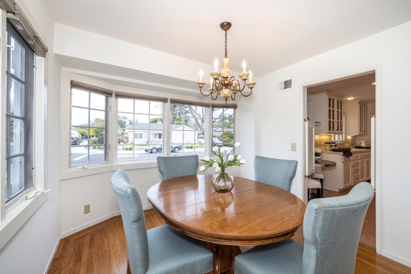 Detail Gallery Image 7 of 34 For 4107 Mackay Dr, Palo Alto,  CA 94306 - 2 Beds | 3 Baths