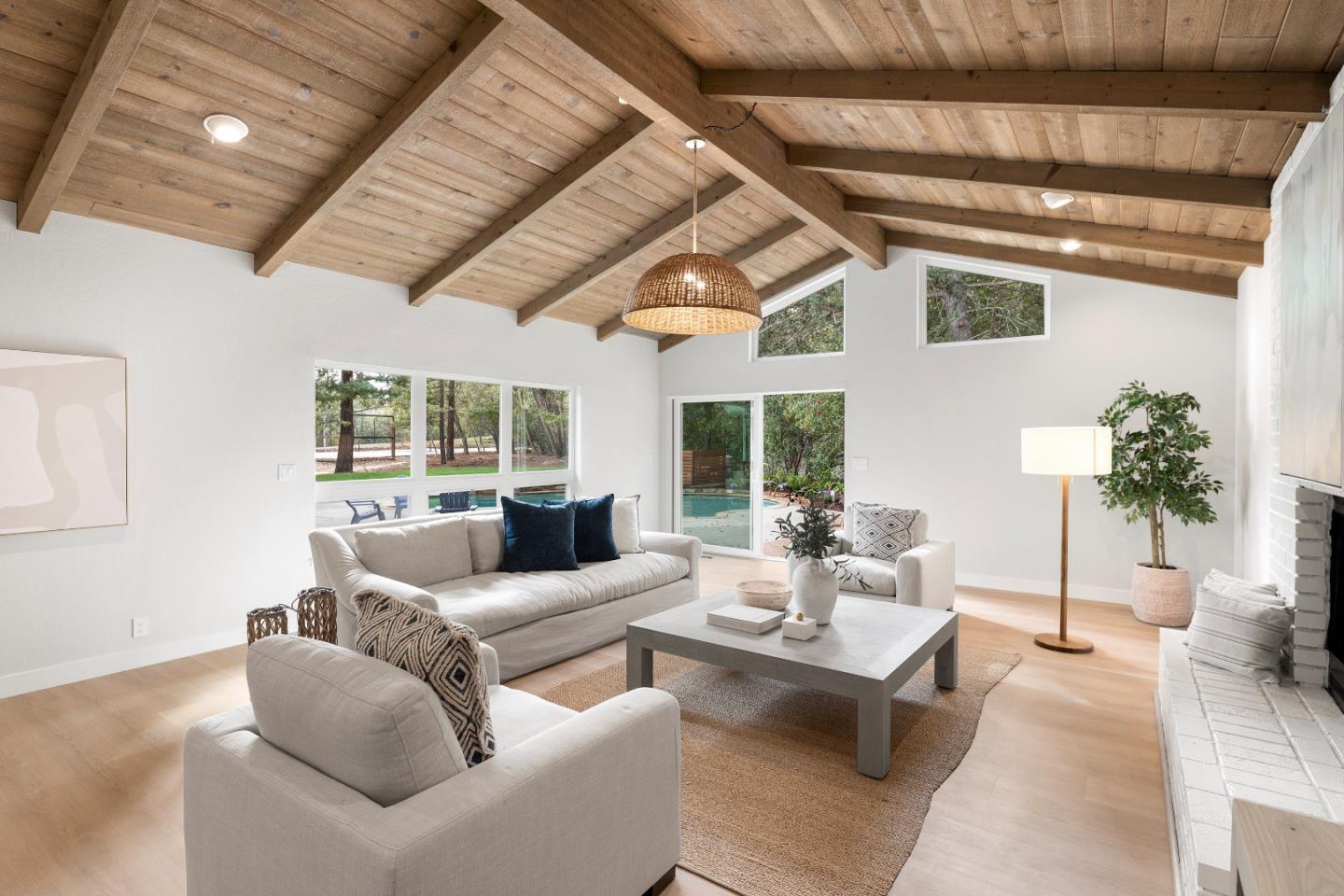 Detail Gallery Image 10 of 28 For 894 Lockhaven Dr, Los Altos,  CA 94024 - 4 Beds | 2/1 Baths