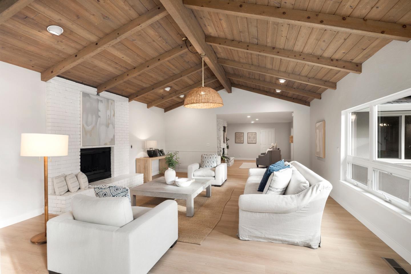 Detail Gallery Image 11 of 28 For 894 Lockhaven Dr, Los Altos,  CA 94024 - 4 Beds | 2/1 Baths