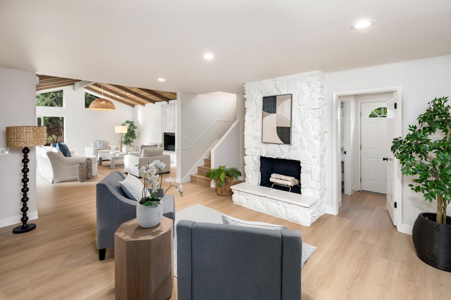 Detail Gallery Image 12 of 28 For 894 Lockhaven Dr, Los Altos,  CA 94024 - 4 Beds | 2/1 Baths