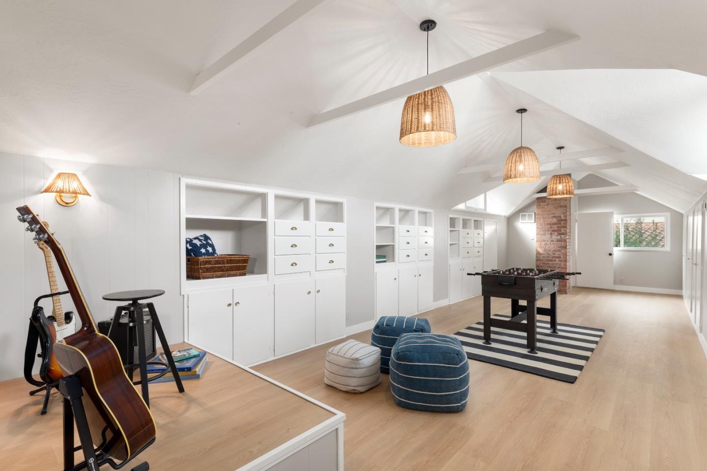 Detail Gallery Image 13 of 28 For 894 Lockhaven Dr, Los Altos,  CA 94024 - 4 Beds | 2/1 Baths