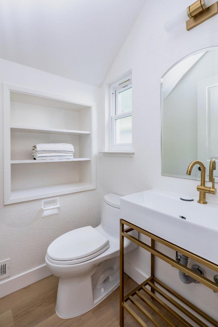 Detail Gallery Image 19 of 28 For 894 Lockhaven Dr, Los Altos,  CA 94024 - 4 Beds | 2/1 Baths