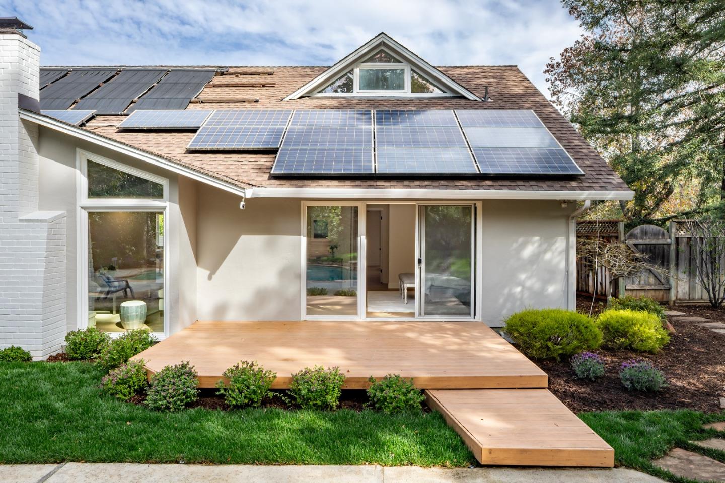 Detail Gallery Image 21 of 28 For 894 Lockhaven Dr, Los Altos,  CA 94024 - 4 Beds | 2/1 Baths