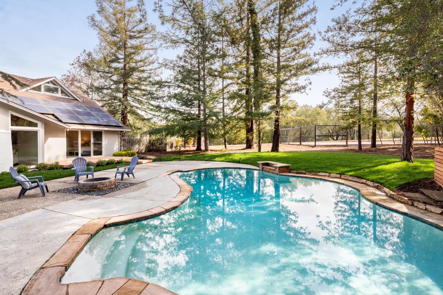 Detail Gallery Image 22 of 28 For 894 Lockhaven Dr, Los Altos,  CA 94024 - 4 Beds | 2/1 Baths