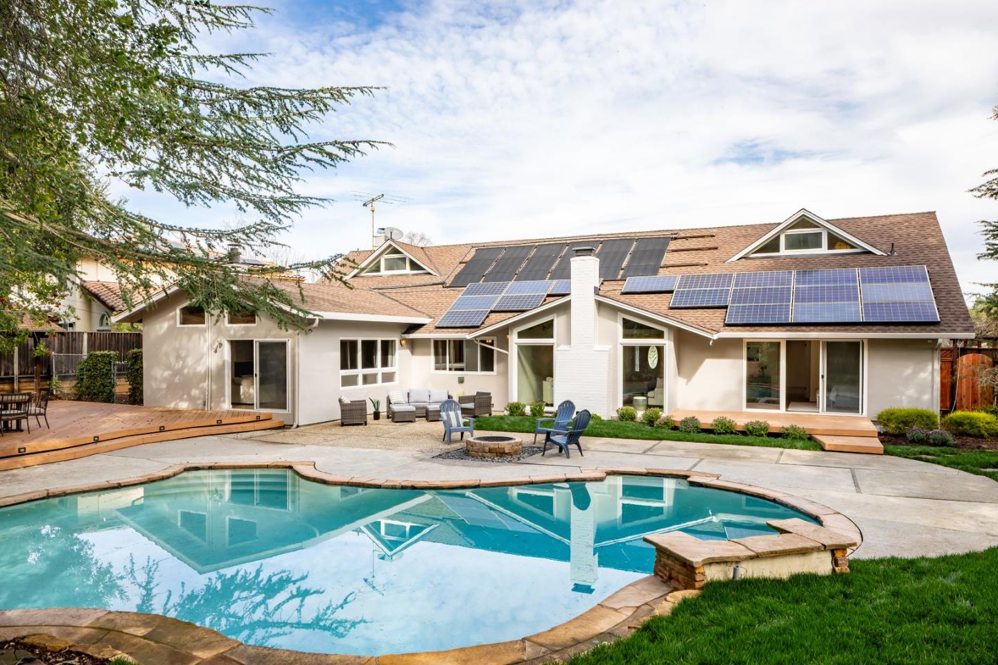 Detail Gallery Image 25 of 28 For 894 Lockhaven Dr, Los Altos,  CA 94024 - 4 Beds | 2/1 Baths