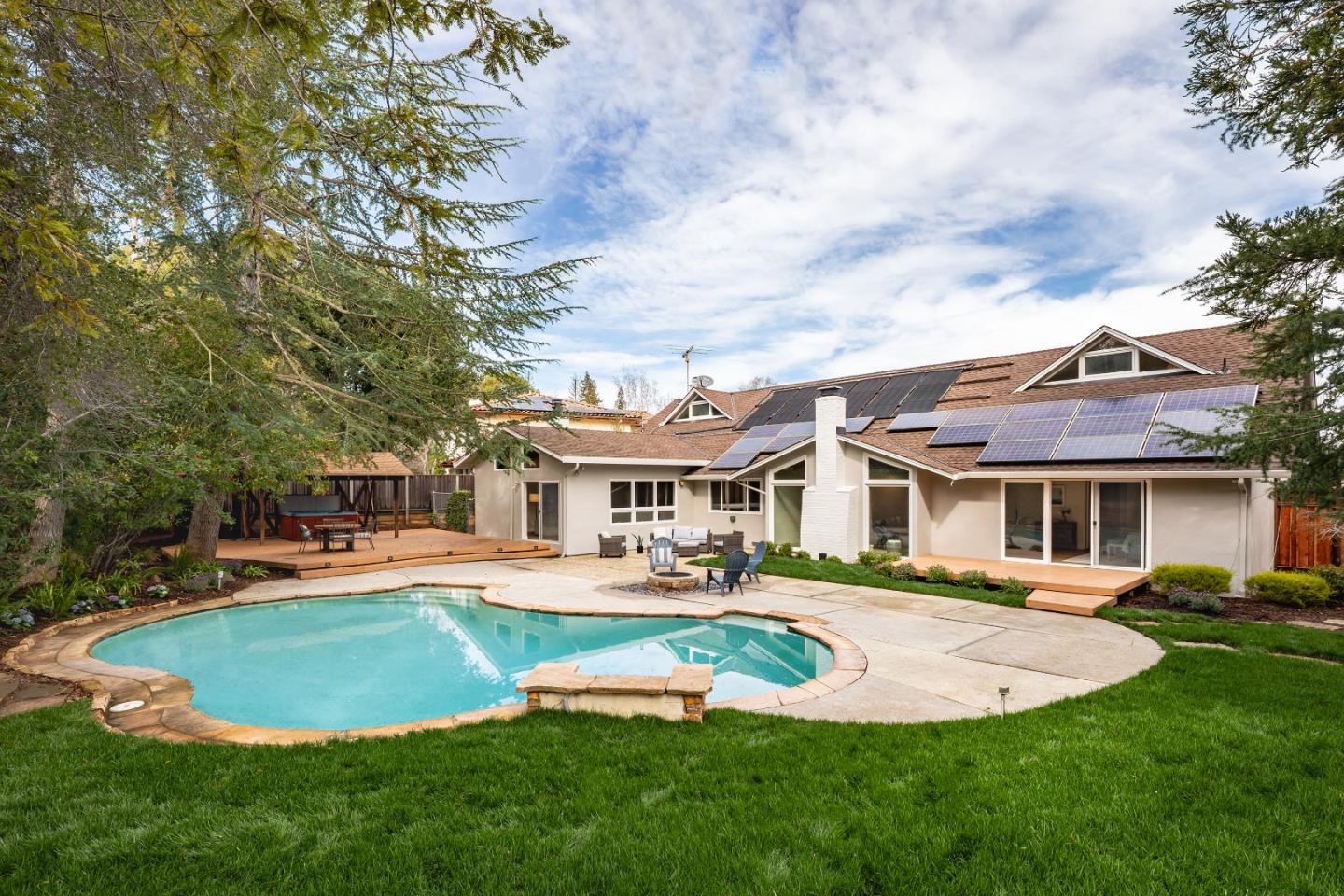 Detail Gallery Image 26 of 28 For 894 Lockhaven Dr, Los Altos,  CA 94024 - 4 Beds | 2/1 Baths