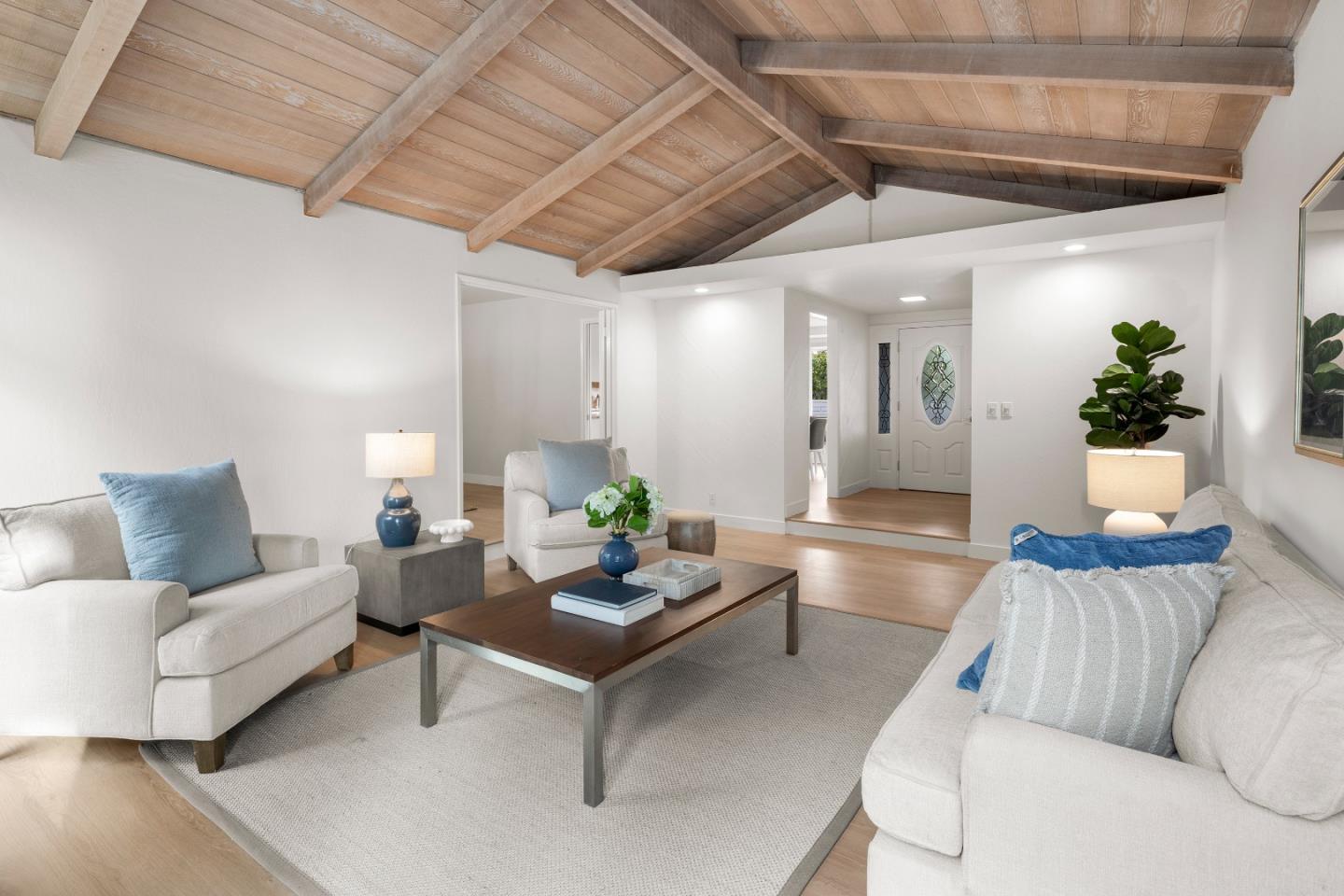 Detail Gallery Image 4 of 28 For 894 Lockhaven Dr, Los Altos,  CA 94024 - 4 Beds | 2/1 Baths