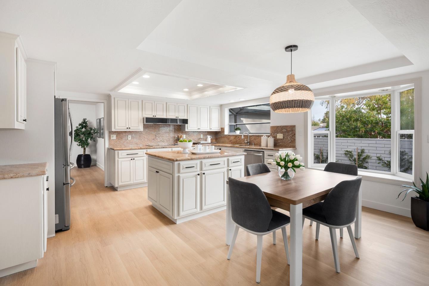 Detail Gallery Image 5 of 28 For 894 Lockhaven Dr, Los Altos,  CA 94024 - 4 Beds | 2/1 Baths