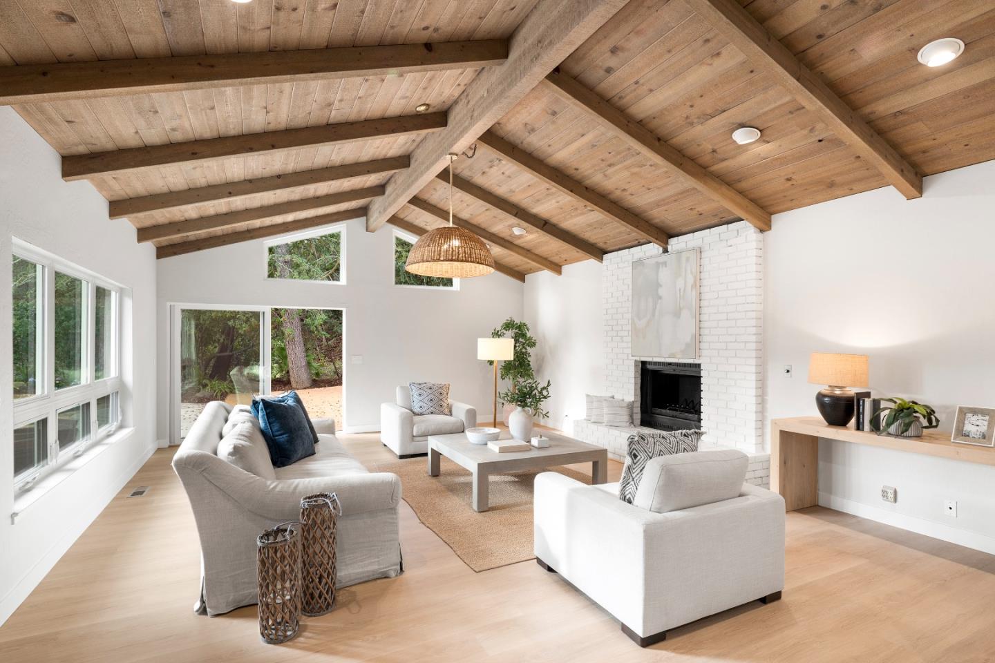 Detail Gallery Image 9 of 28 For 894 Lockhaven Dr, Los Altos,  CA 94024 - 4 Beds | 2/1 Baths