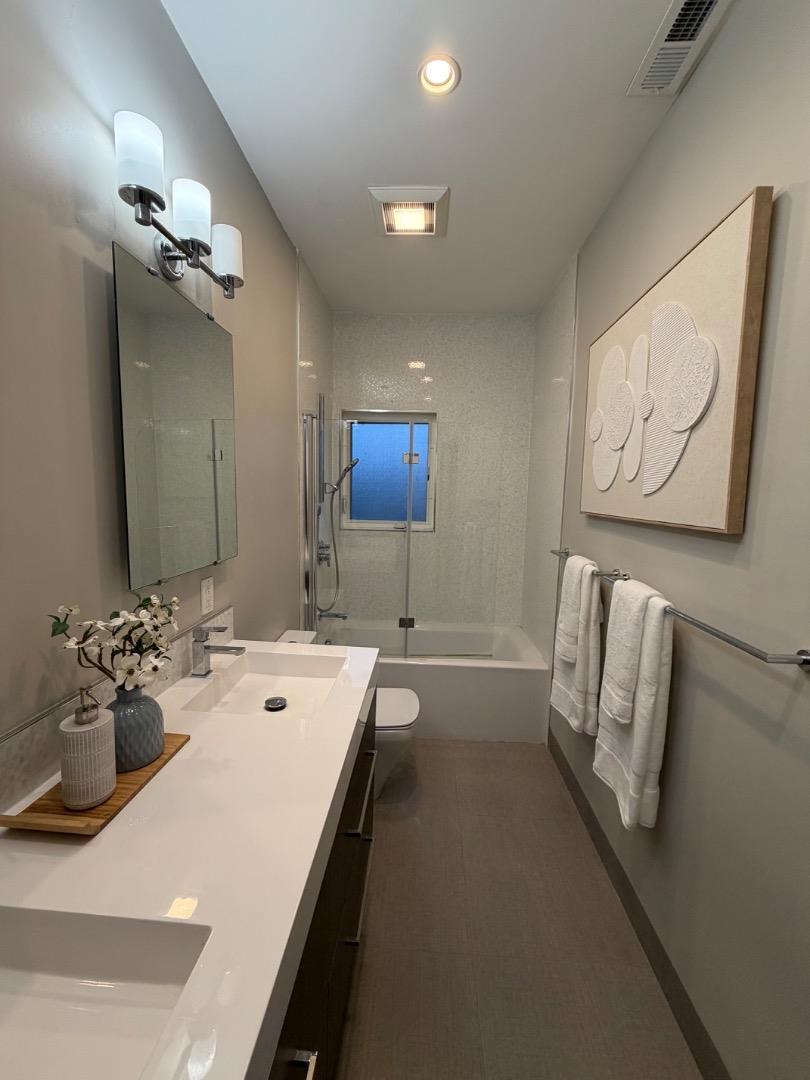 Detail Gallery Image 3 of 10 For 2139 Carlmont Dr, Belmont,  CA 94002 - 2 Beds | 2/1 Baths