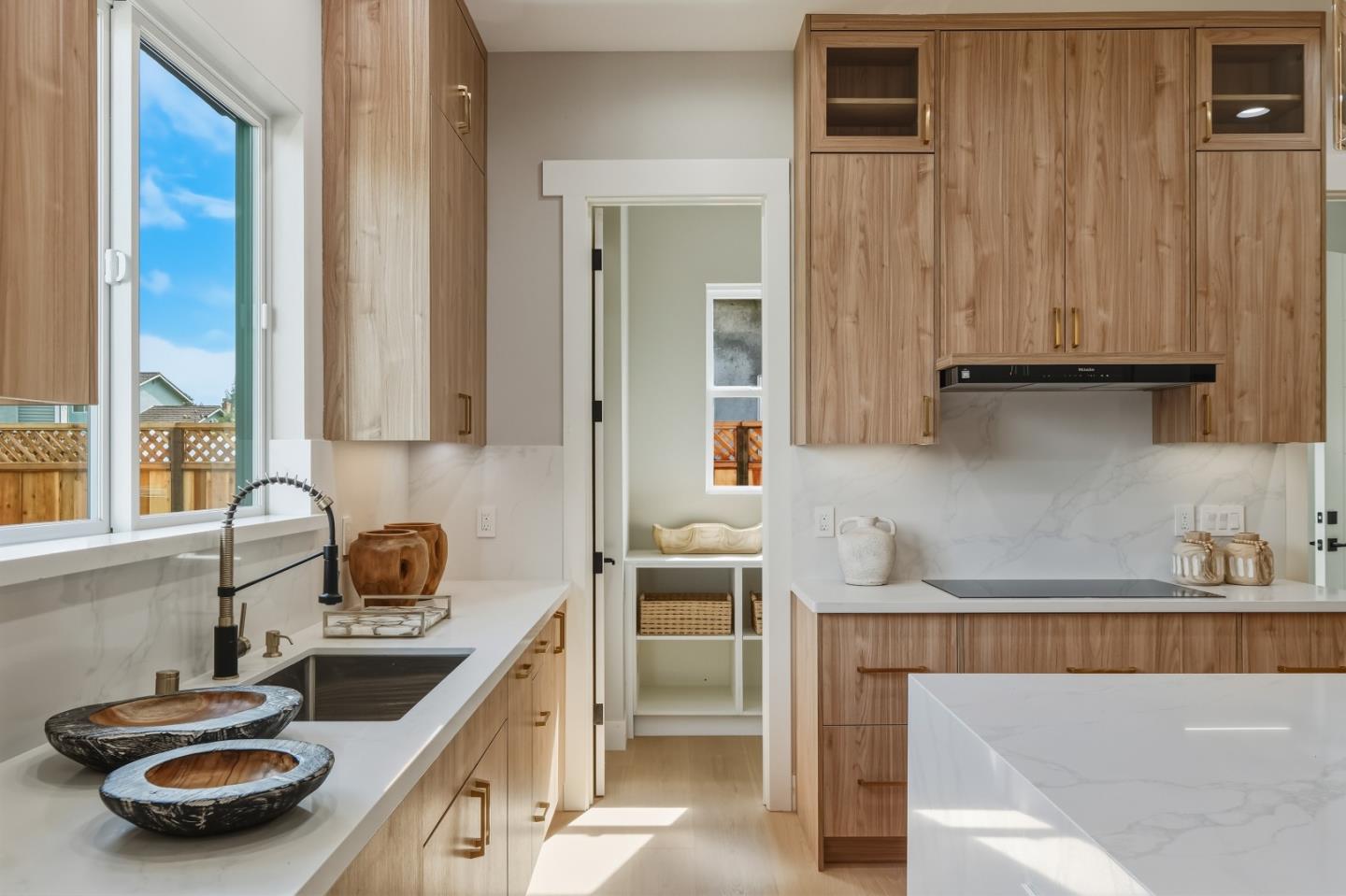 Detail Gallery Image 10 of 40 For 3371 Beaumont Sq, Mountain View,  CA 94040 - 6 Beds | 6/1 Baths