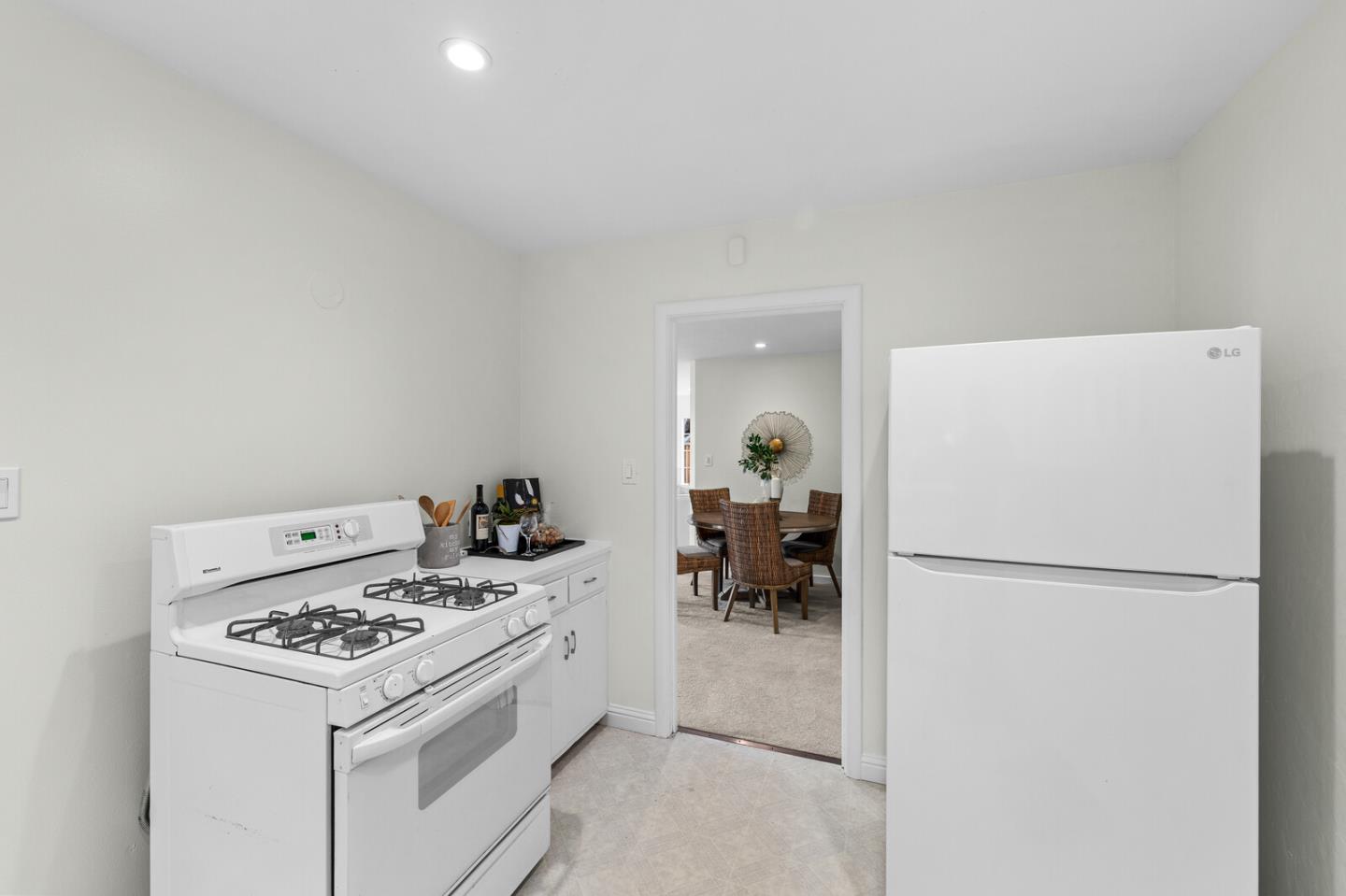 Detail Gallery Image 11 of 26 For 11 Tulip Ln, Palo Alto,  CA 94303 - 3 Beds | 1 Baths