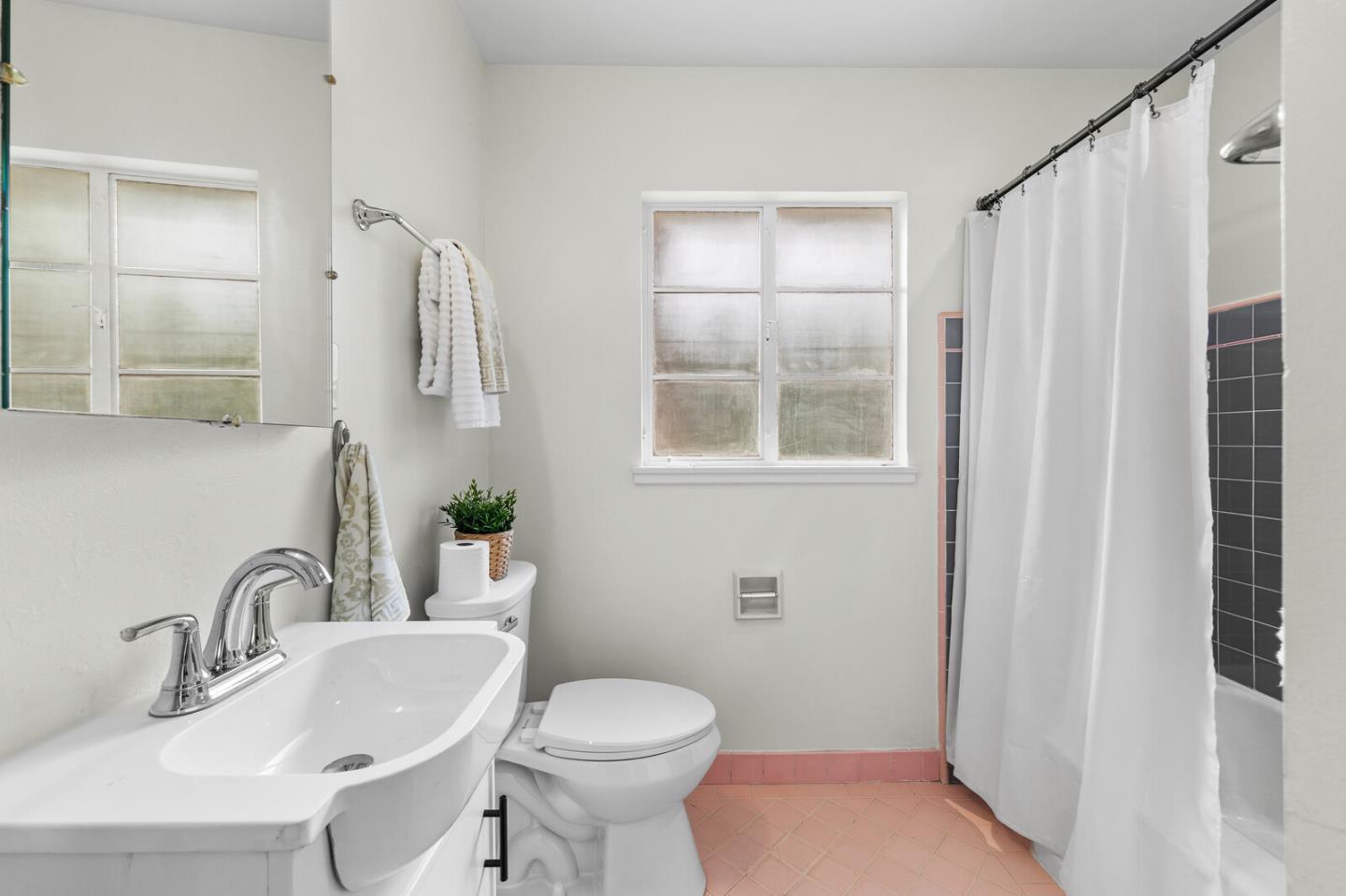 Detail Gallery Image 17 of 26 For 11 Tulip Ln, Palo Alto,  CA 94303 - 3 Beds | 1 Baths