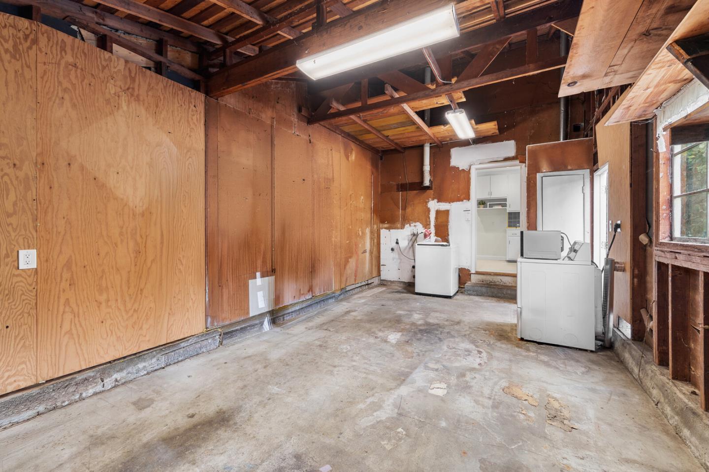 Detail Gallery Image 20 of 26 For 11 Tulip Ln, Palo Alto,  CA 94303 - 3 Beds | 1 Baths