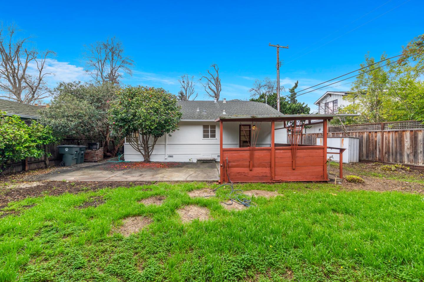 Detail Gallery Image 25 of 26 For 11 Tulip Ln, Palo Alto,  CA 94303 - 3 Beds | 1 Baths