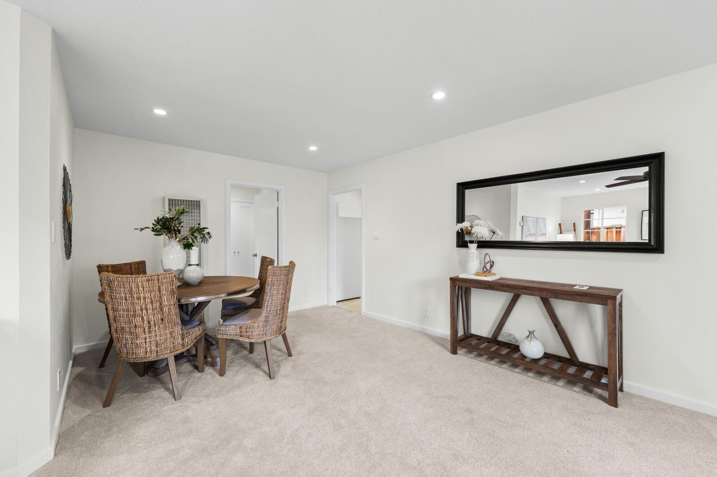 Detail Gallery Image 8 of 26 For 11 Tulip Ln, Palo Alto,  CA 94303 - 3 Beds | 1 Baths