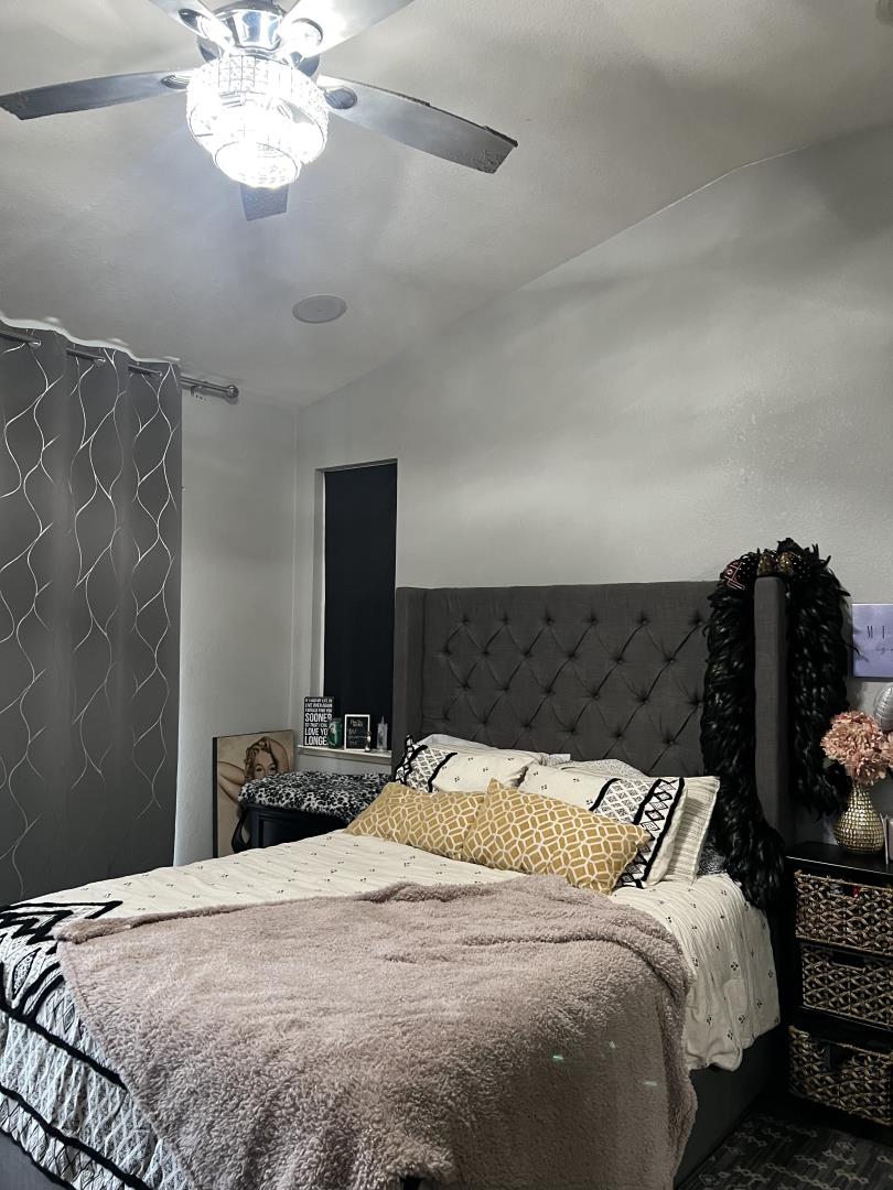 Detail Gallery Image 3 of 9 For 1976 Reading Way, Manteca,  CA 95337 - 3 Beds | 2 Baths