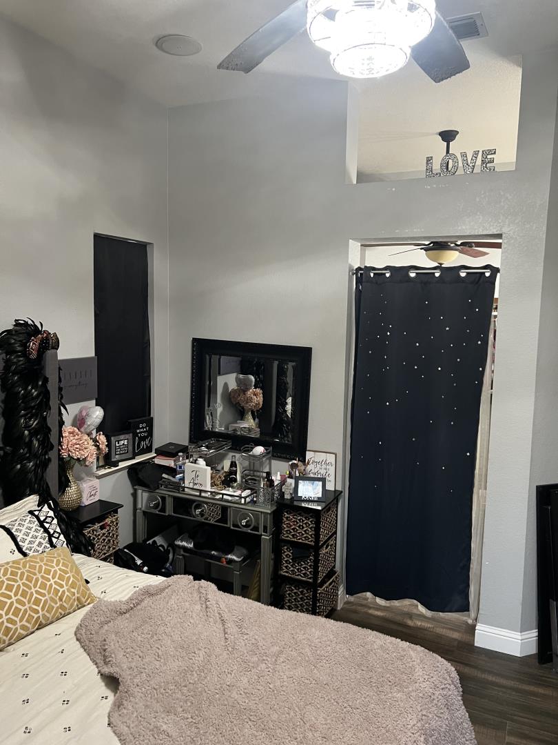 Detail Gallery Image 4 of 9 For 1976 Reading Way, Manteca,  CA 95337 - 3 Beds | 2 Baths