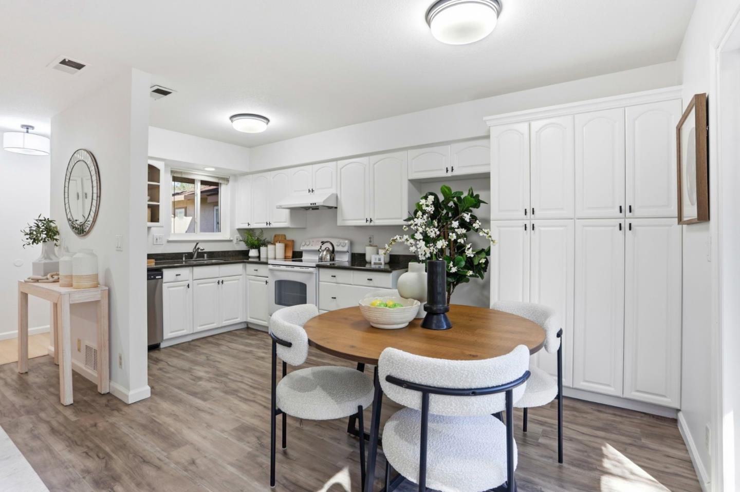 Detail Gallery Image 13 of 38 For 1636 Brookvale Dr, San Jose,  CA 95129 - 2 Beds | 1/1 Baths