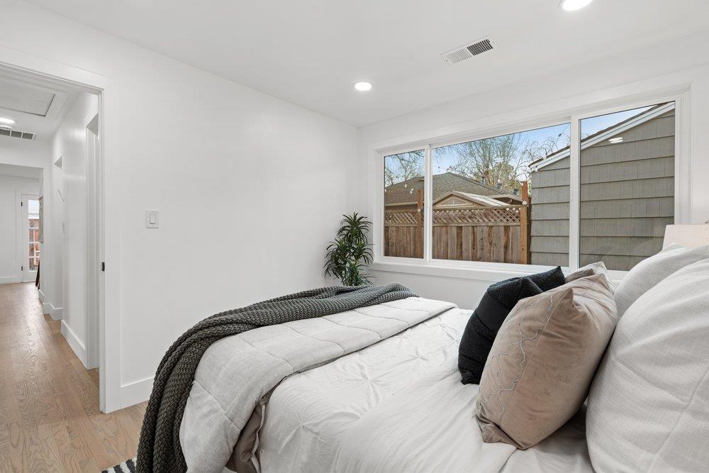 Detail Gallery Image 14 of 41 For 576 Green Manor Ct, Palo Alto,  CA 94301 - 3 Beds | 1 Baths