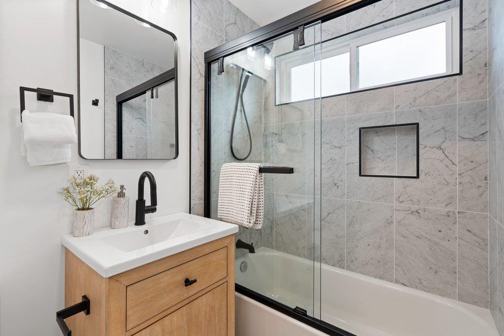 Detail Gallery Image 15 of 41 For 576 Green Manor Ct, Palo Alto,  CA 94301 - 3 Beds | 1 Baths