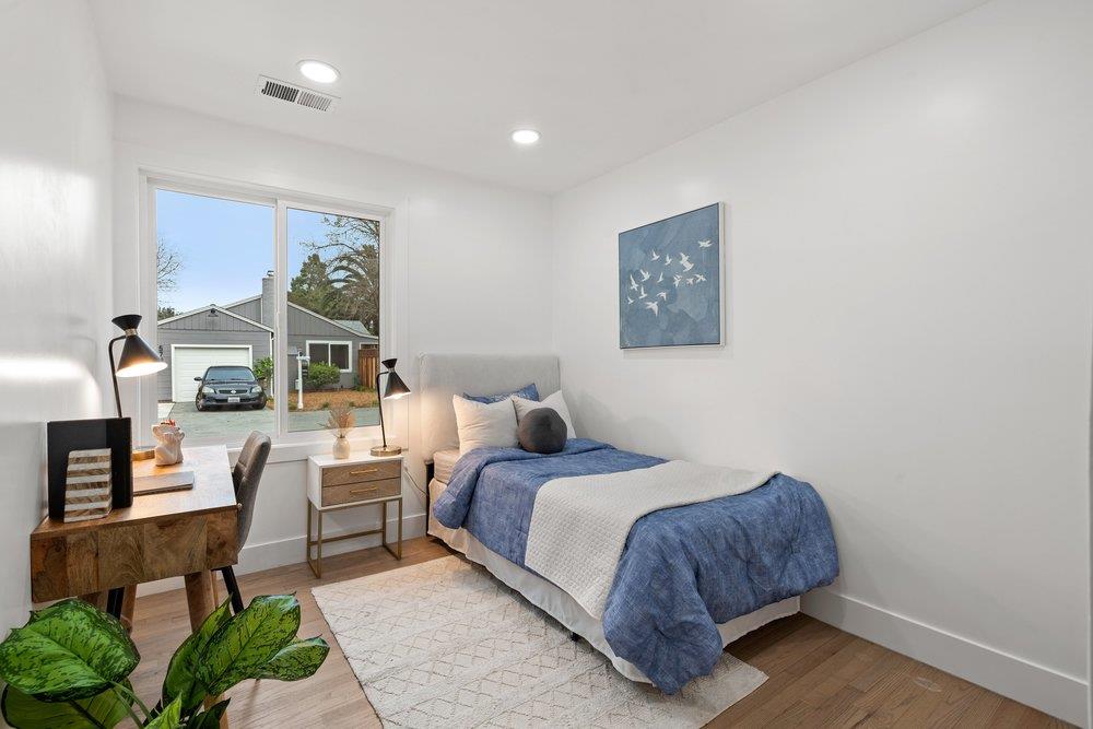 Detail Gallery Image 16 of 41 For 576 Green Manor Ct, Palo Alto,  CA 94301 - 3 Beds | 1 Baths