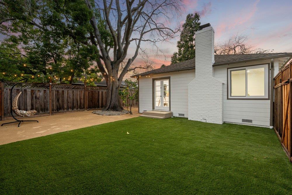 Detail Gallery Image 2 of 41 For 576 Green Manor Ct, Palo Alto,  CA 94301 - 3 Beds | 1 Baths