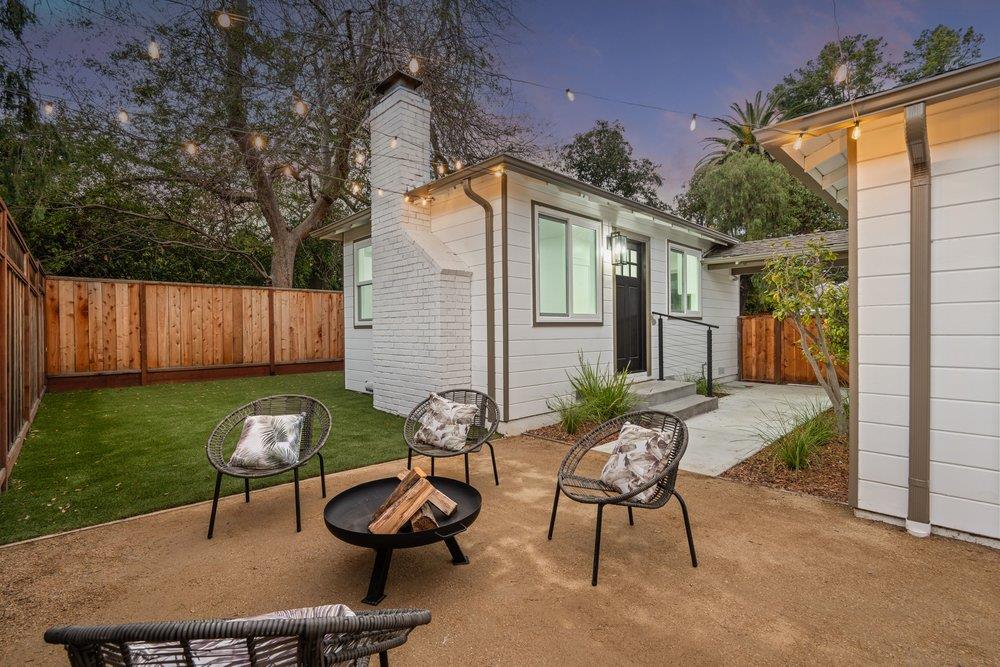 Detail Gallery Image 25 of 41 For 576 Green Manor Ct, Palo Alto,  CA 94301 - 3 Beds | 1 Baths