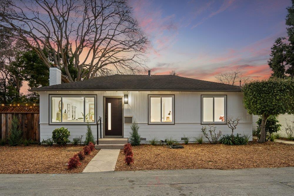 Detail Gallery Image 3 of 41 For 576 Green Manor Ct, Palo Alto,  CA 94301 - 3 Beds | 1 Baths