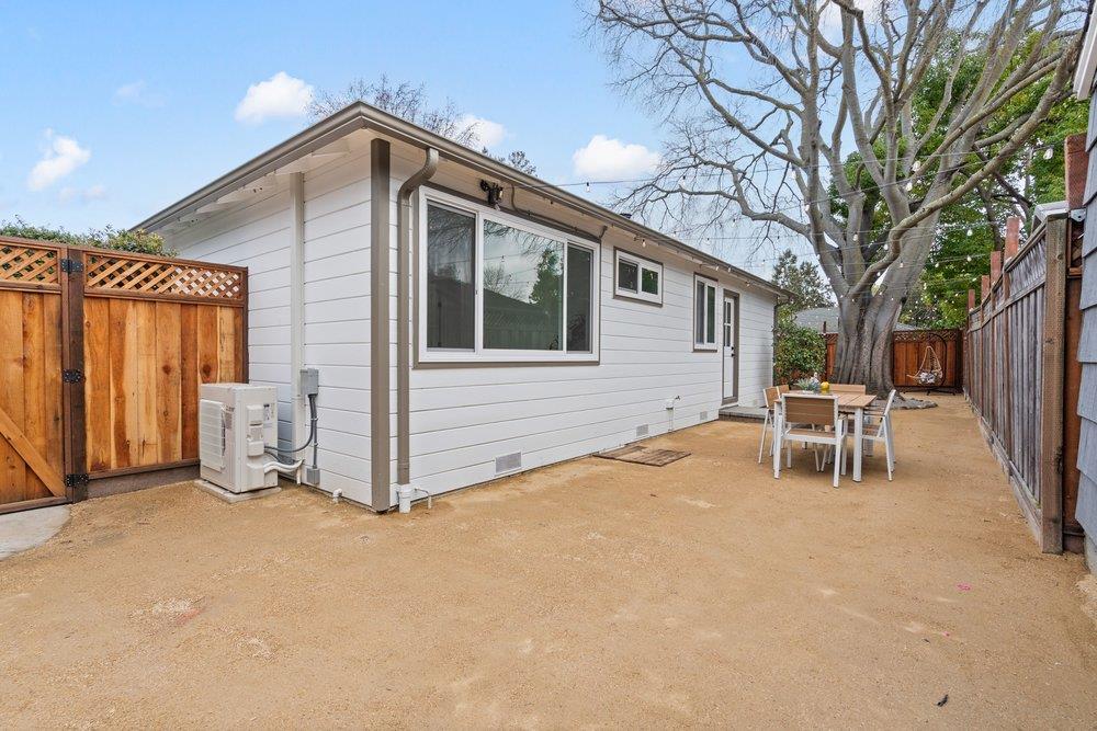 Detail Gallery Image 33 of 41 For 576 Green Manor Ct, Palo Alto,  CA 94301 - 3 Beds | 1 Baths