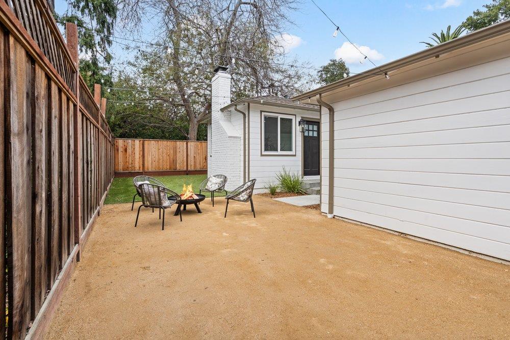 Detail Gallery Image 35 of 41 For 576 Green Manor Ct, Palo Alto,  CA 94301 - 3 Beds | 1 Baths