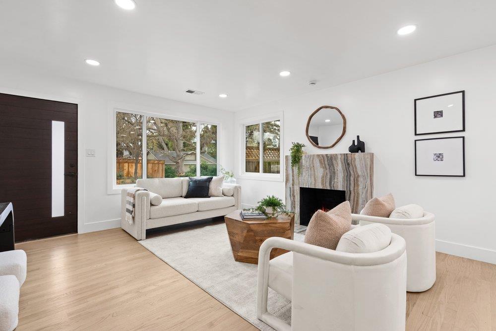 Detail Gallery Image 5 of 41 For 576 Green Manor Ct, Palo Alto,  CA 94301 - 3 Beds | 1 Baths