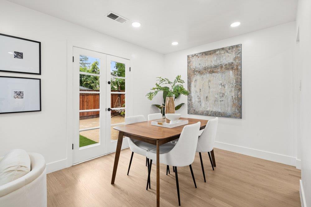 Detail Gallery Image 9 of 41 For 576 Green Manor Ct, Palo Alto,  CA 94301 - 3 Beds | 1 Baths