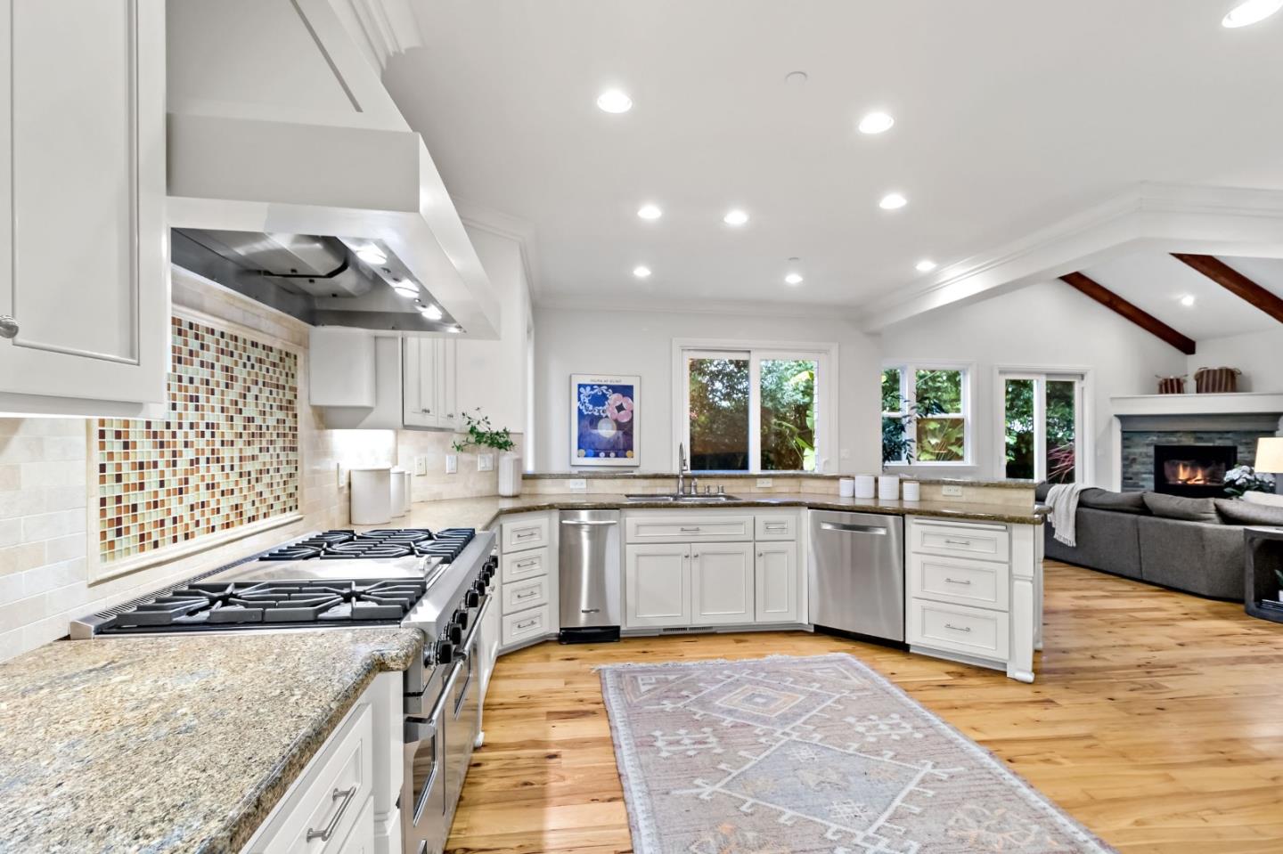 Detail Gallery Image 11 of 58 For 36 Gretel Ct, Redwood City,  CA 94061 - 4 Beds | 4/1 Baths