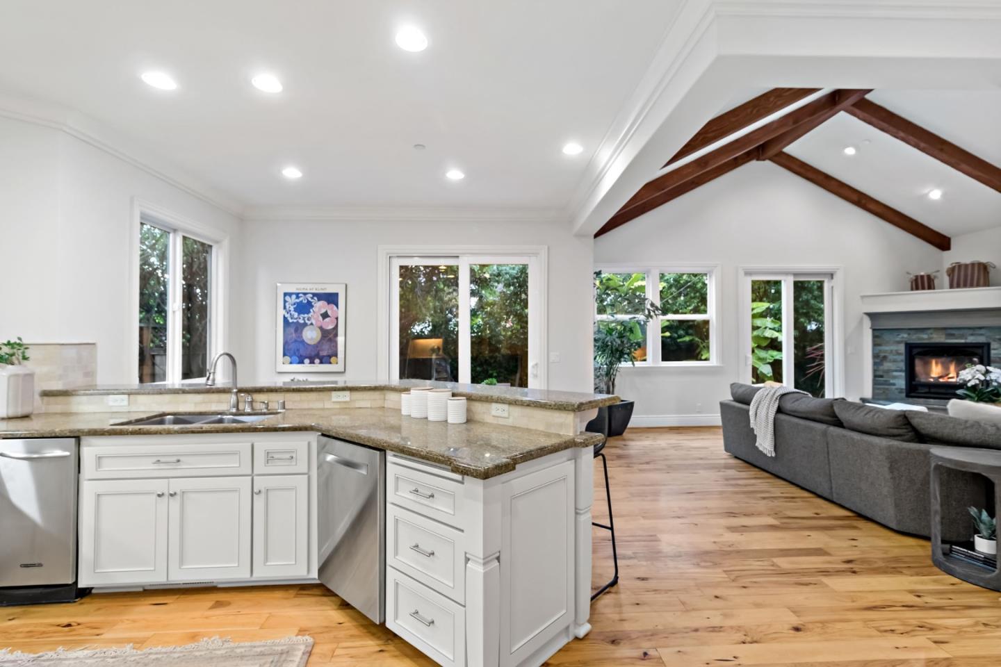 Detail Gallery Image 12 of 58 For 36 Gretel Ct, Redwood City,  CA 94061 - 4 Beds | 4/1 Baths