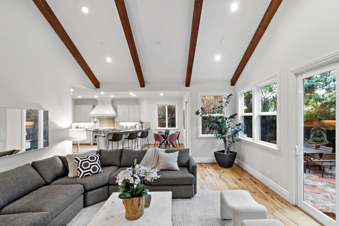 Detail Gallery Image 19 of 58 For 36 Gretel Ct, Redwood City,  CA 94061 - 4 Beds | 4/1 Baths