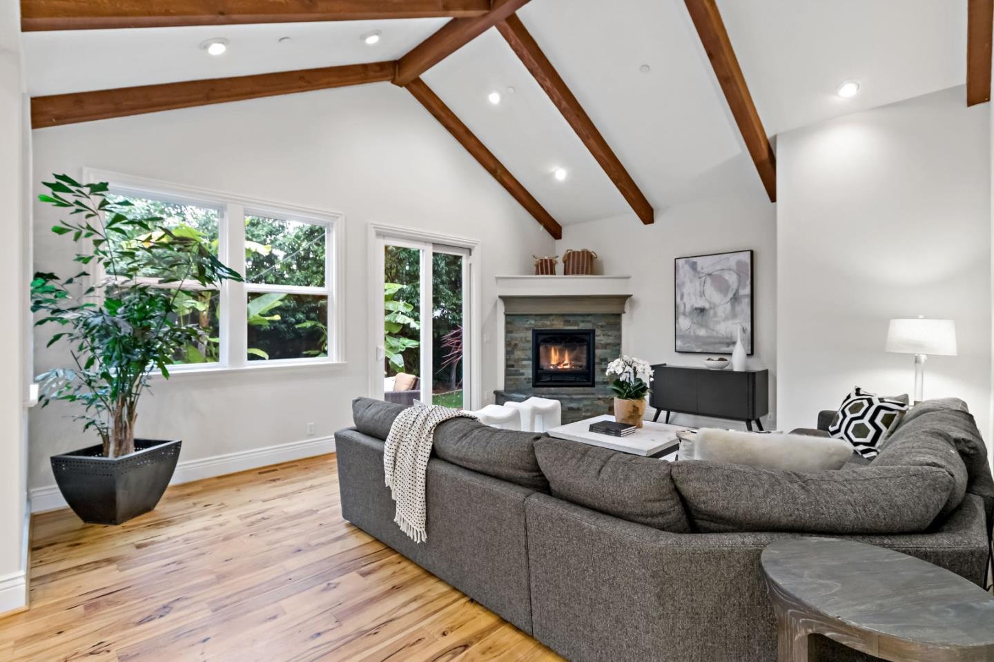 Detail Gallery Image 22 of 58 For 36 Gretel Ct, Redwood City,  CA 94061 - 4 Beds | 4/1 Baths