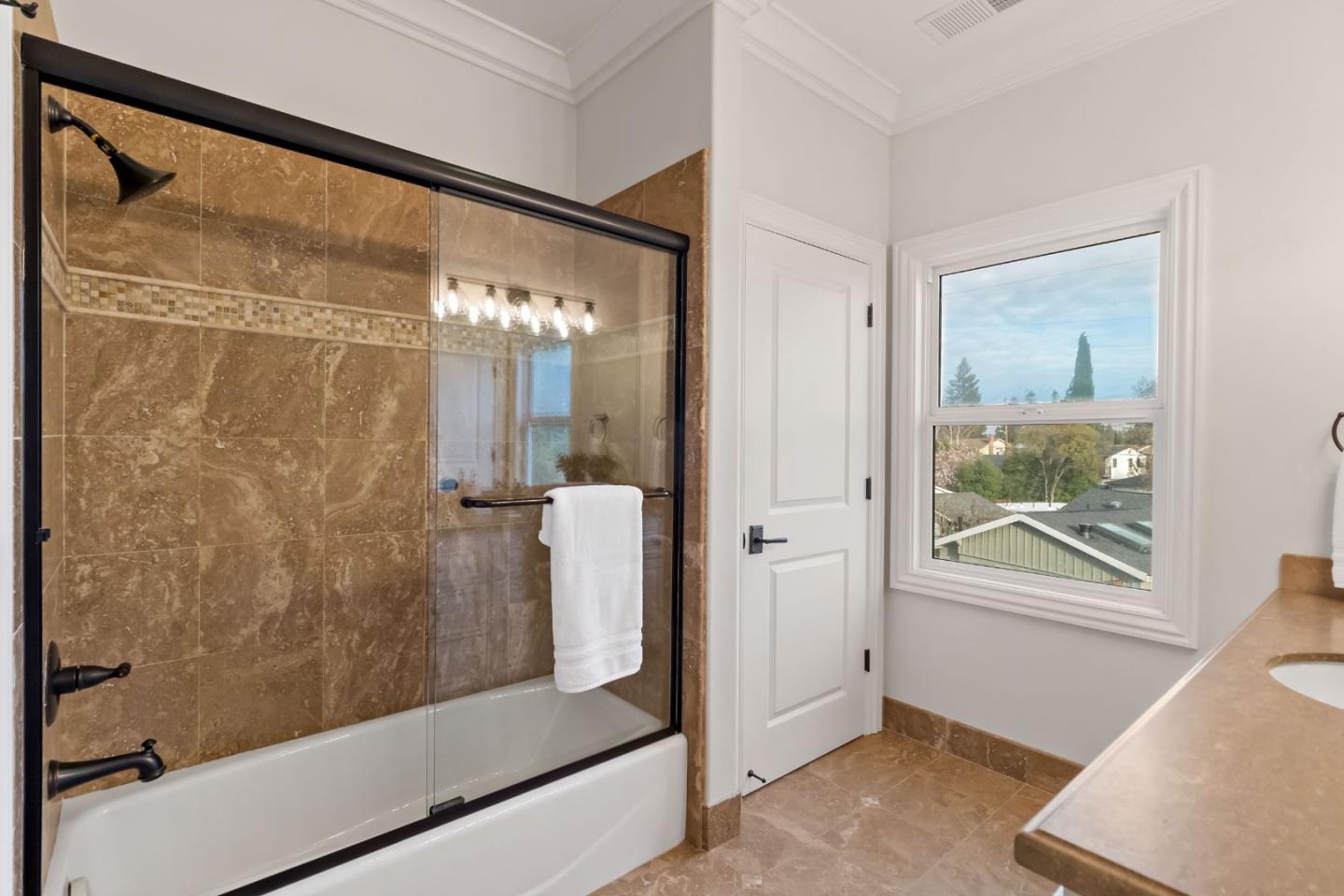 Detail Gallery Image 38 of 58 For 36 Gretel Ct, Redwood City,  CA 94061 - 4 Beds | 4/1 Baths