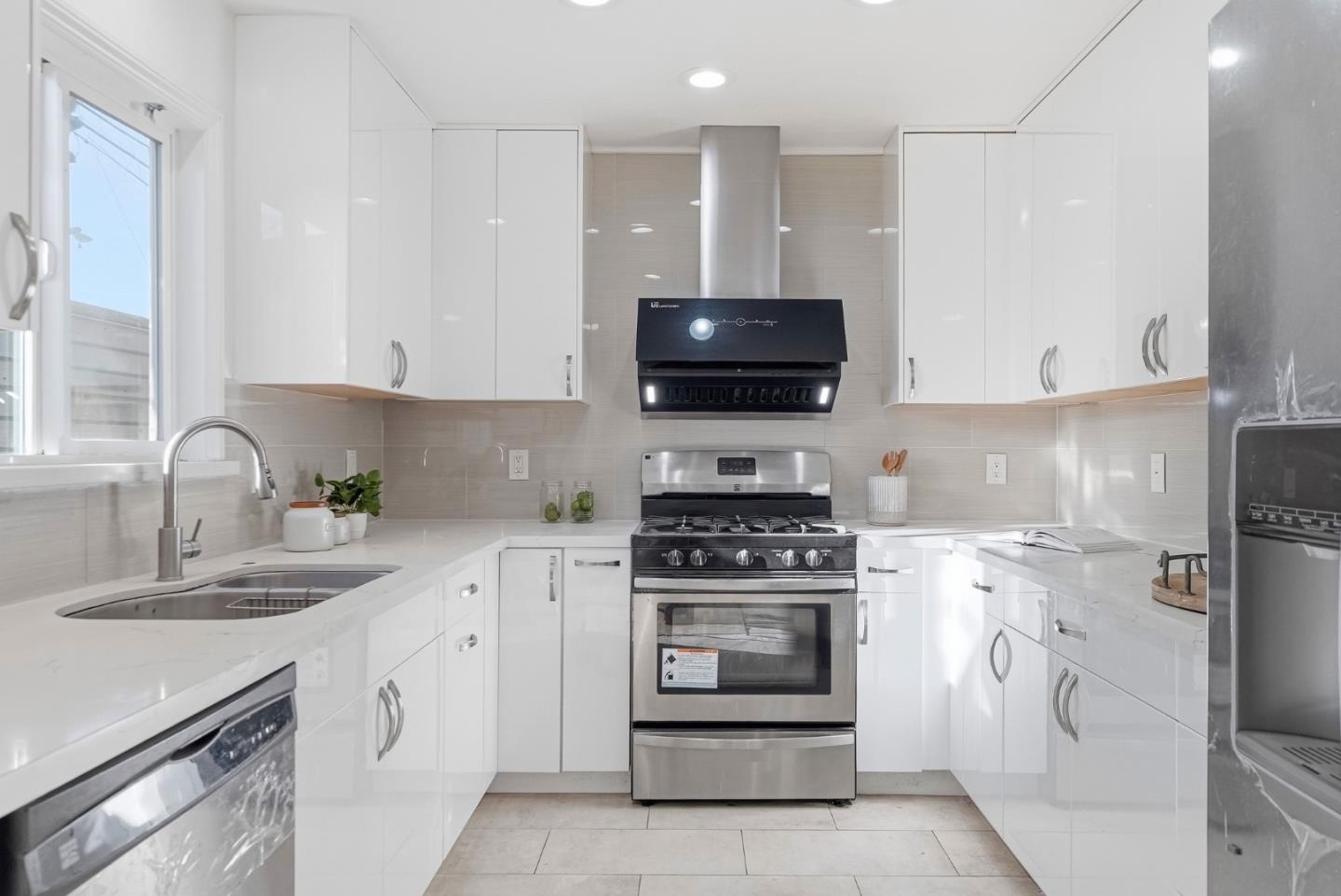 Detail Gallery Image 13 of 55 For 3137 Hilary Dr, San Jose,  CA 95124 - 5 Beds | 4 Baths