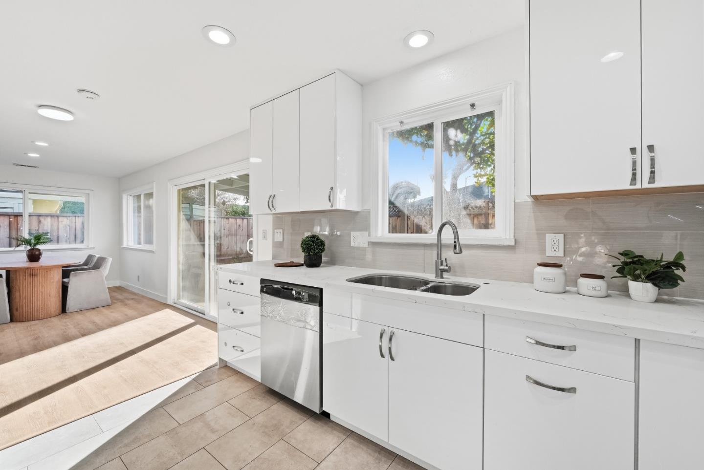 Detail Gallery Image 14 of 55 For 3137 Hilary Dr, San Jose,  CA 95124 - 5 Beds | 4 Baths