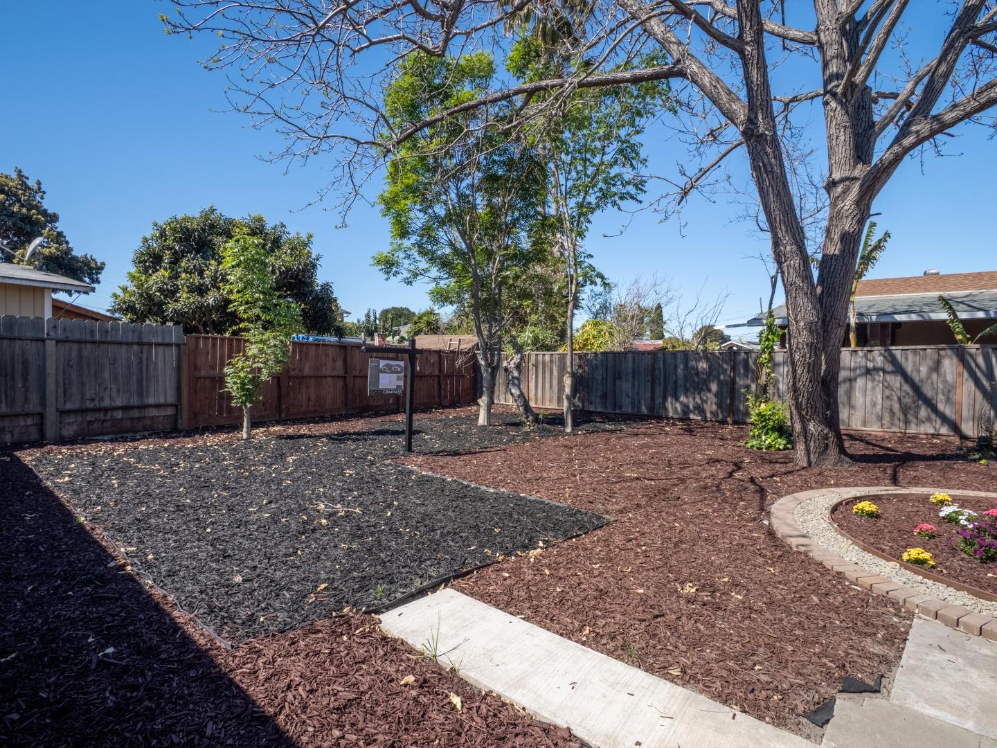 Detail Gallery Image 27 of 39 For 1371 Camellia Dr, East Palo Alto,  CA 94303 - 3 Beds | 2 Baths