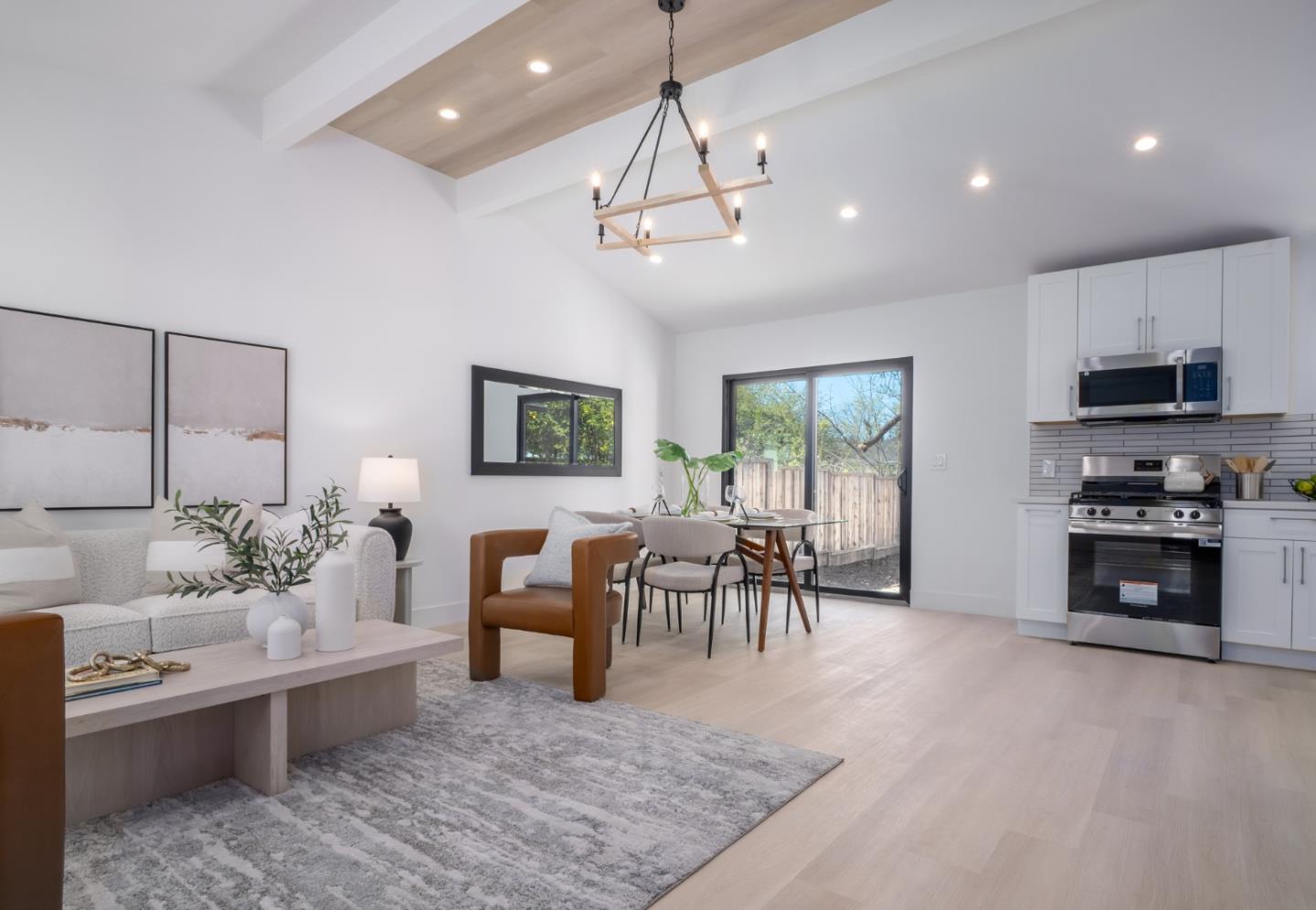 Detail Gallery Image 4 of 39 For 1371 Camellia Dr, East Palo Alto,  CA 94303 - 3 Beds | 2 Baths