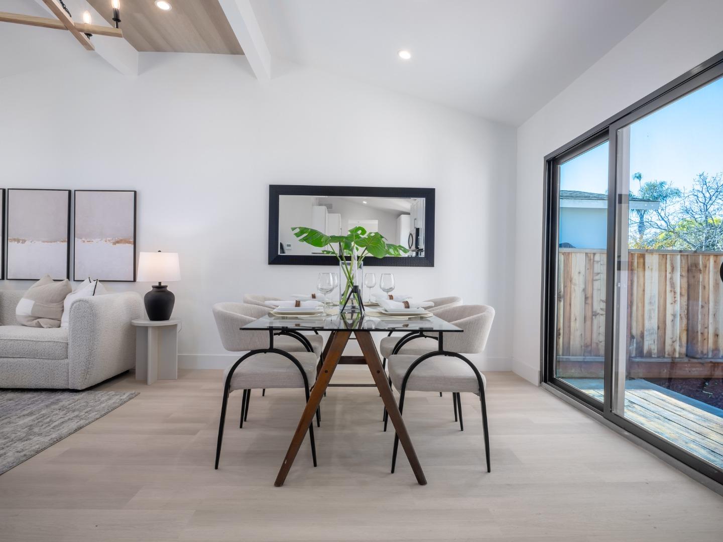 Detail Gallery Image 8 of 39 For 1371 Camellia Dr, East Palo Alto,  CA 94303 - 3 Beds | 2 Baths