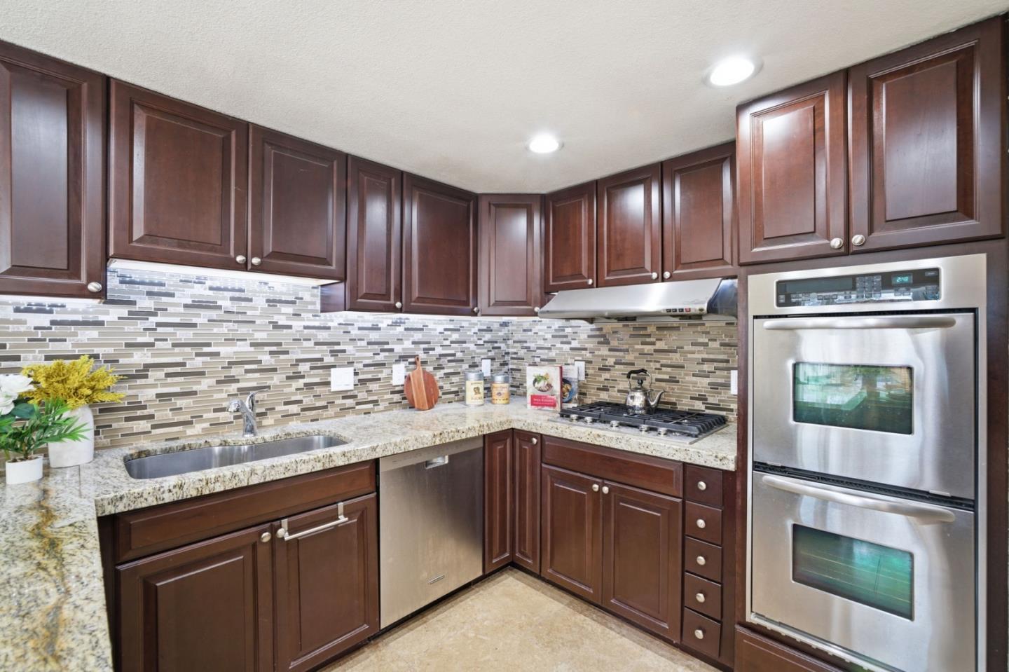 Detail Gallery Image 13 of 39 For 472 Glenmoor Cir, Milpitas,  CA 95035 - 3 Beds | 2/1 Baths