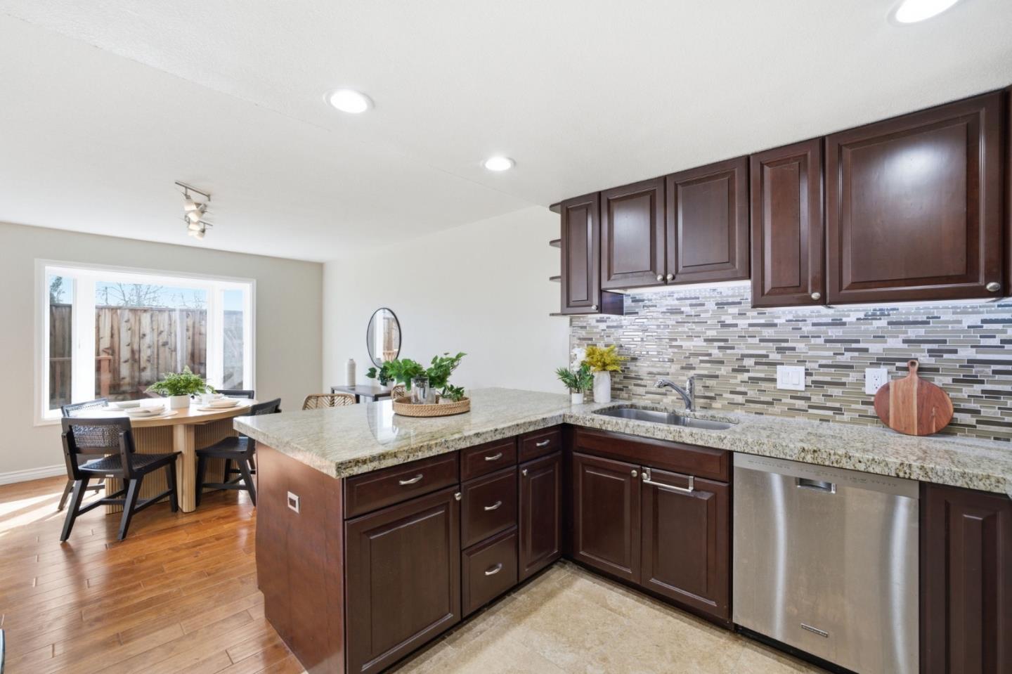 Detail Gallery Image 14 of 39 For 472 Glenmoor Cir, Milpitas,  CA 95035 - 3 Beds | 2/1 Baths